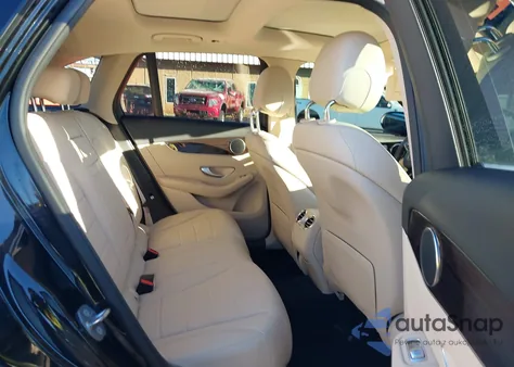 2016 Mercedes-Benz Glc 300 z USA, uszkodzony, nr VIN WDC0G4JB1GF109443